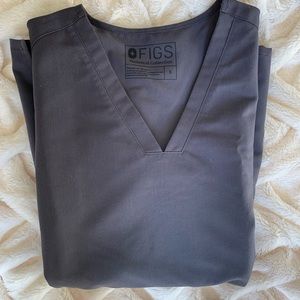 Small Charcoal Figs Casma 3 pocket scrub top